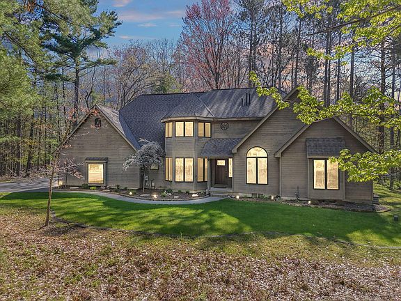 3rd image of 10580 Eastridge Ct