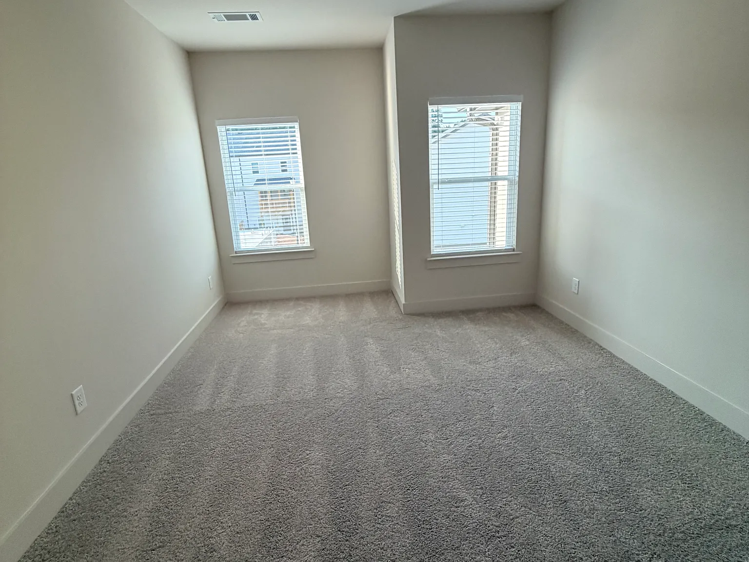 4 bed, 2.5 bath, 1909 sqft, $2,695 — Photo 4