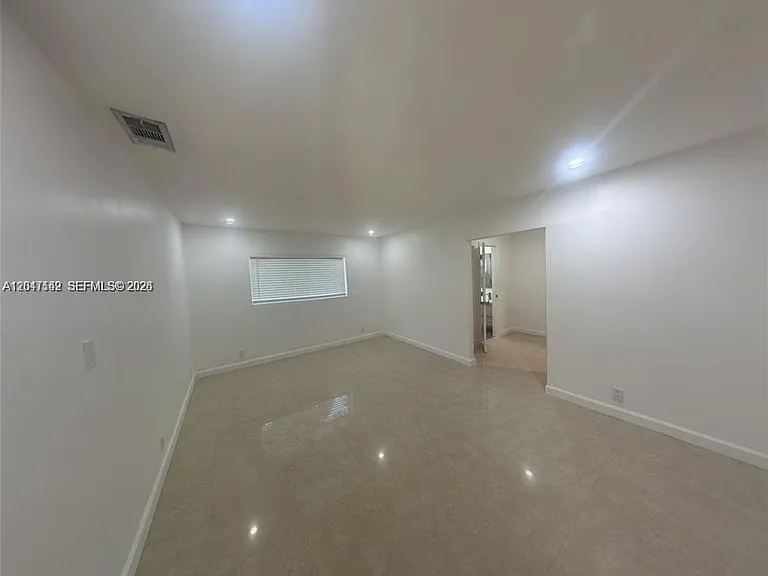 2701 NW 105th Ter — Photo 4
