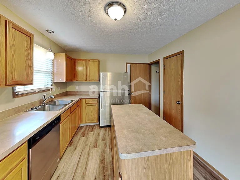 5298 Rifle Dr — Photo 4