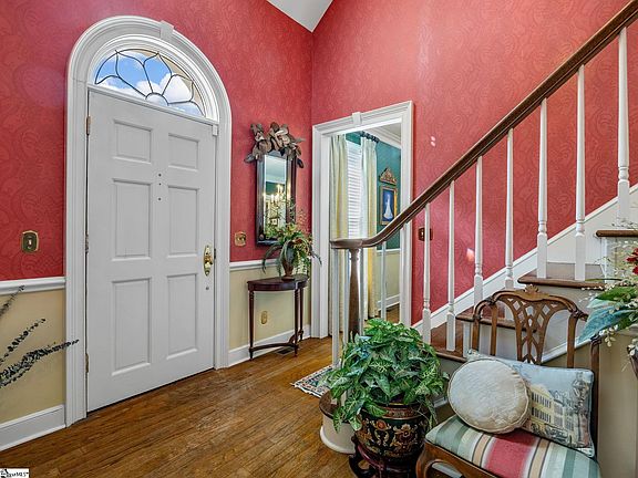 4th image of 100 Crestview Dr