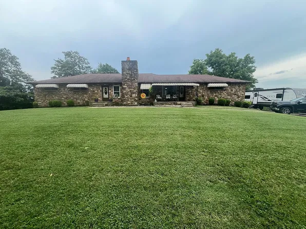 319 8th Street Rd, Huntington, WV 25701