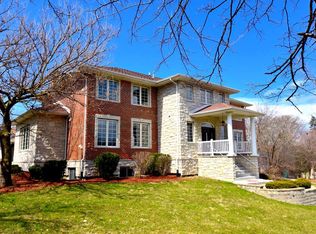 240 E 55th St, Westmont, IL
