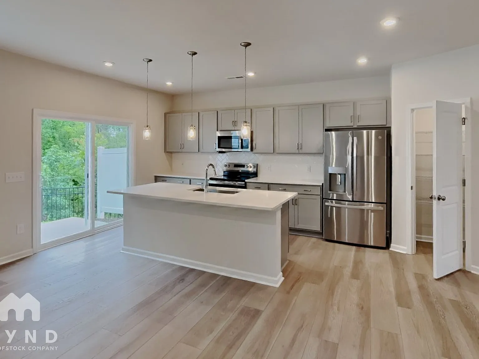 3 bed, 2.5 bath, 1625 sqft, $2,085 — Photo 3