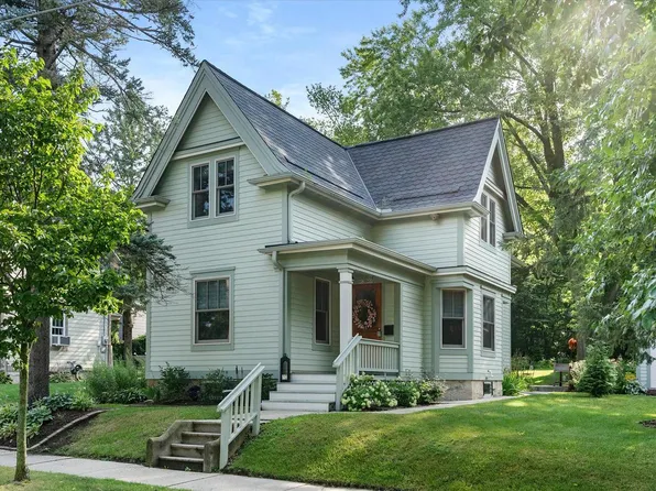 W62N688 Riveredge DRIVE, Cedarburg, WI 53012