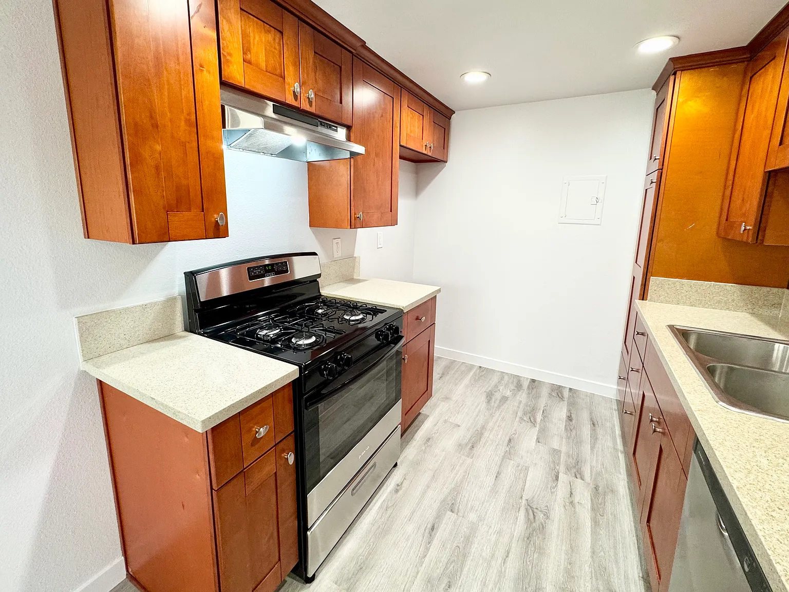 Monterey Apartments — Photo 3
