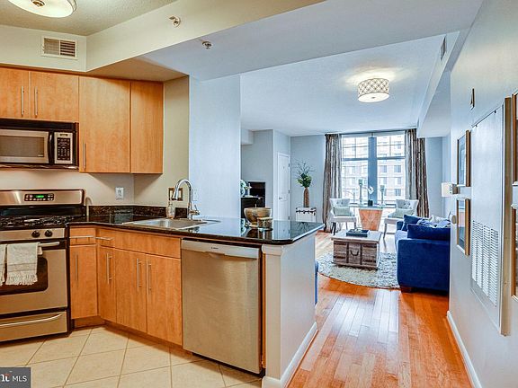 3rd image of 1021 N Garfield St APT 444