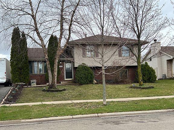 2nd image of 1320 Howland Dr