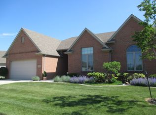 24874 Lake Winds Dr, Perrysburg, OH 43551