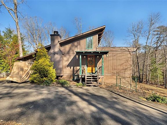 4th image of 455 Tamarack Dr