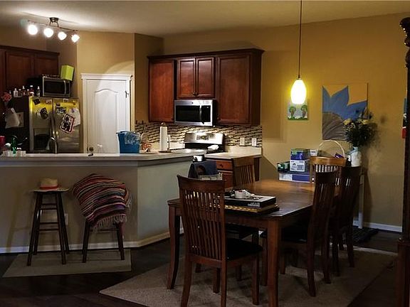 4th image of 6918 Surrey Hill Pl