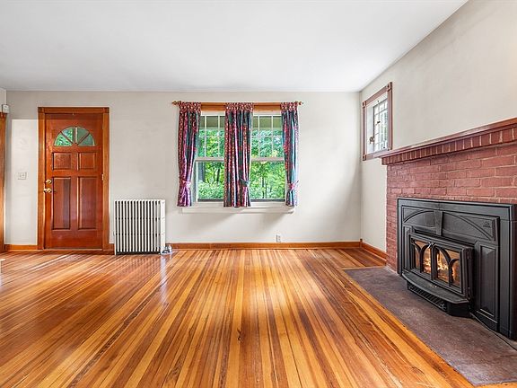 4th image of 62 Circle Rd