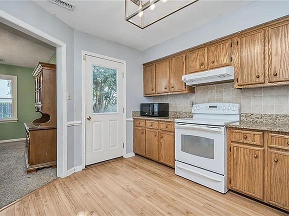 5th image of 2725 Inglewood Ln