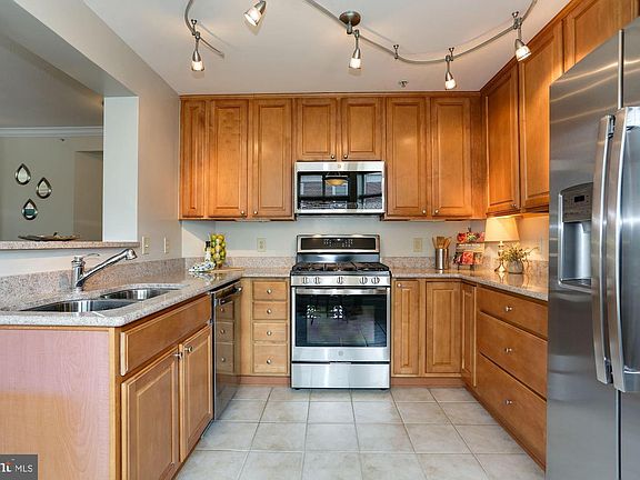 5th image of 502 W Broad St APT 401