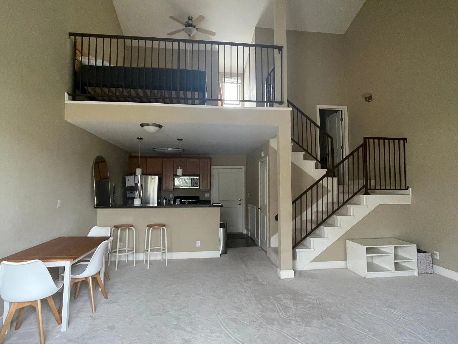 Studio, 726 sqft, $2,700 — Photo 2