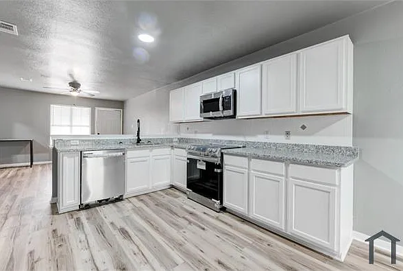 2321 Terrace Dr #D — Photo 2