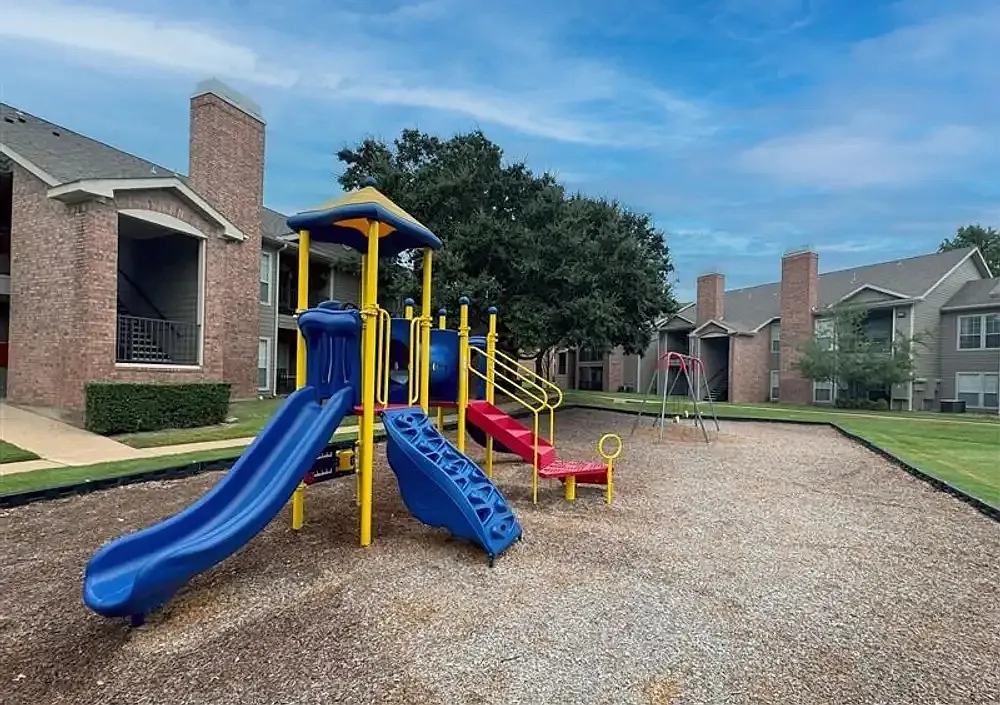 Indian Creek Apartments — Photo 3