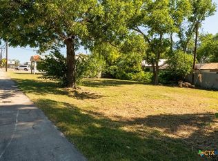 114 W Senterfitt St, Lometa, TX 76853