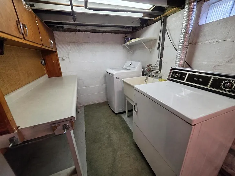 739 Churchill St — Photo 21