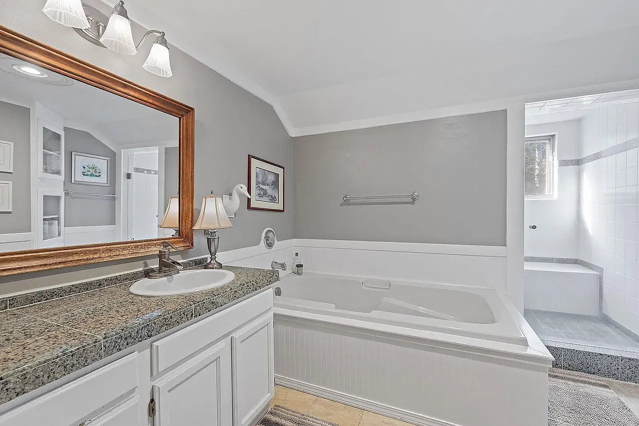 3 bed, 2060 sqft, $4,000 — Photo 1