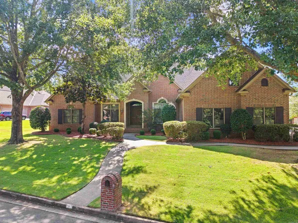 17 Maisons Dr, Little Rock, AR 72223