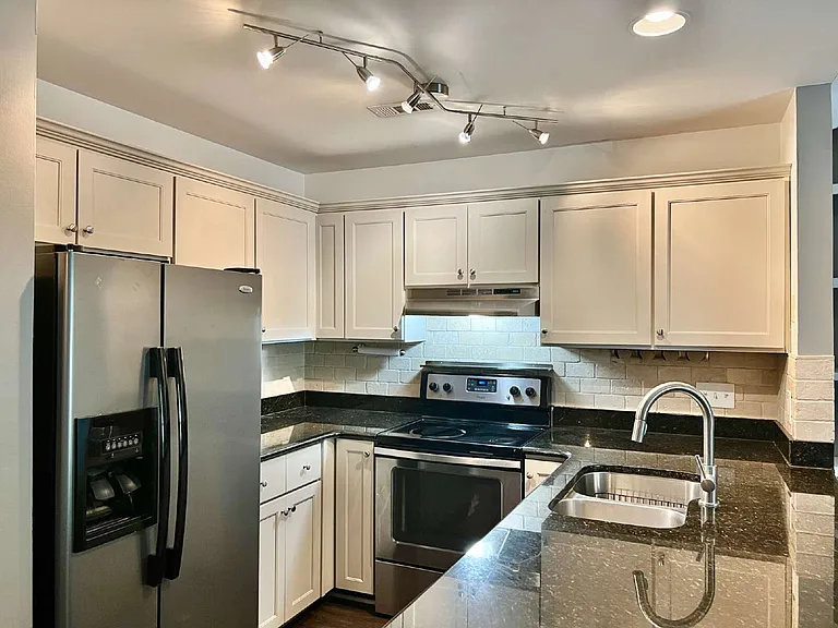 3306 Selwyn Farms Ln #7 — Photo 1