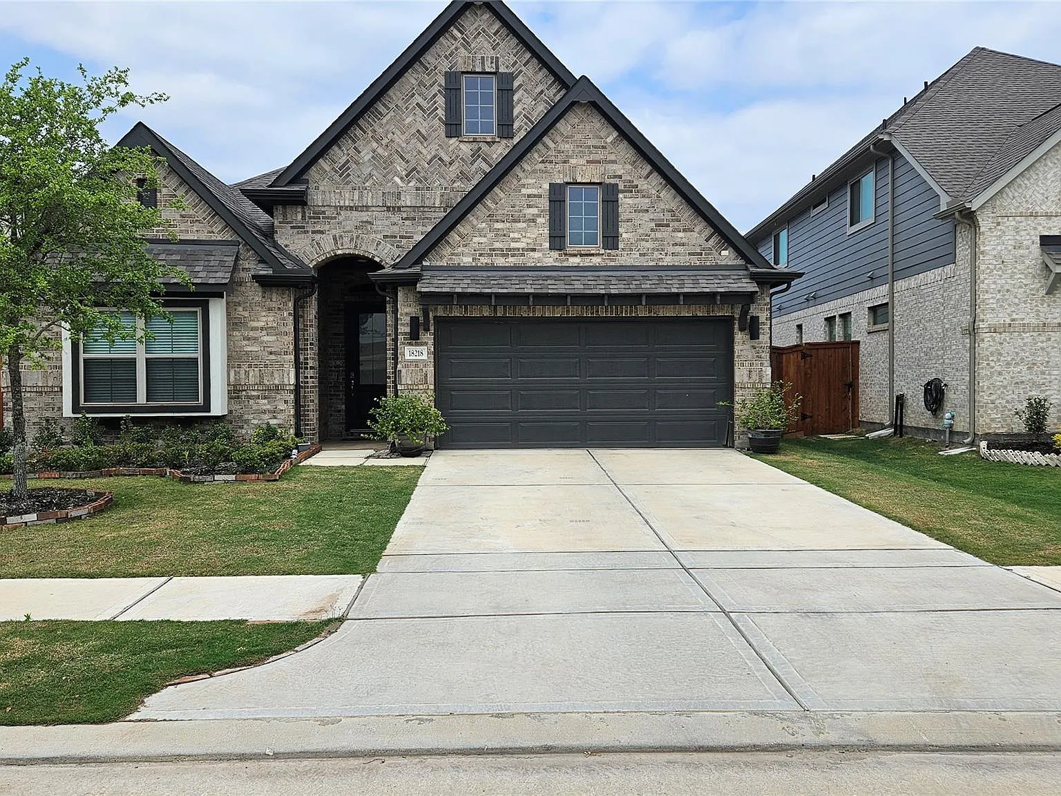 5 bed, 4.5 bath, 3276 sqft, $3,800 — Photo 1