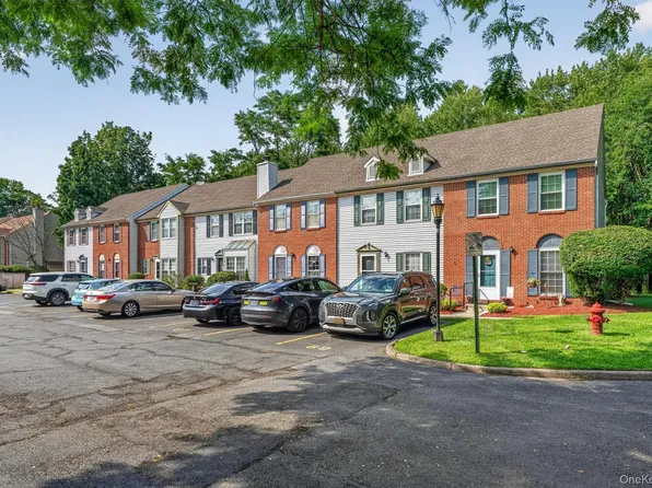 65 Yorkshire Terrace, Washingtonville, NY 10992