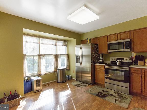 5th image of 8553 Woodland Manor Dr