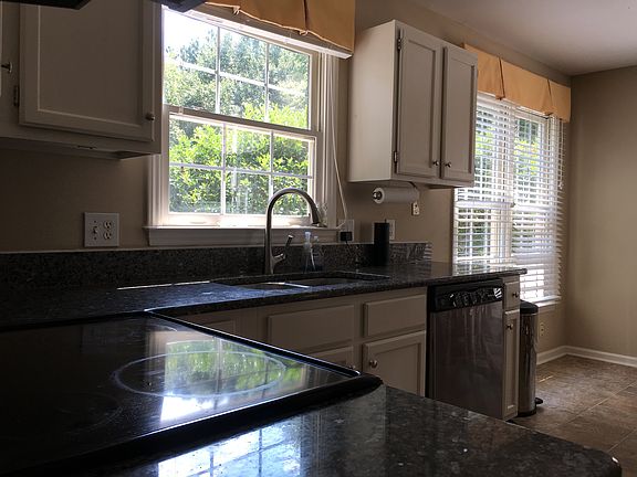 4th image of 204 Lippershey Ct