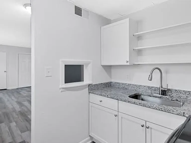 642 Dresden Dr — Photo 18