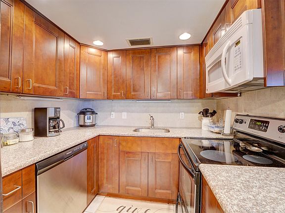 5th image of 187 Oakridge M #187 M