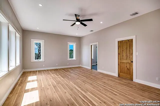 111 Stoney Hls — Photo 35