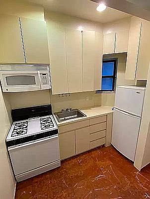 2nd image of 405 E 69th St #2G
