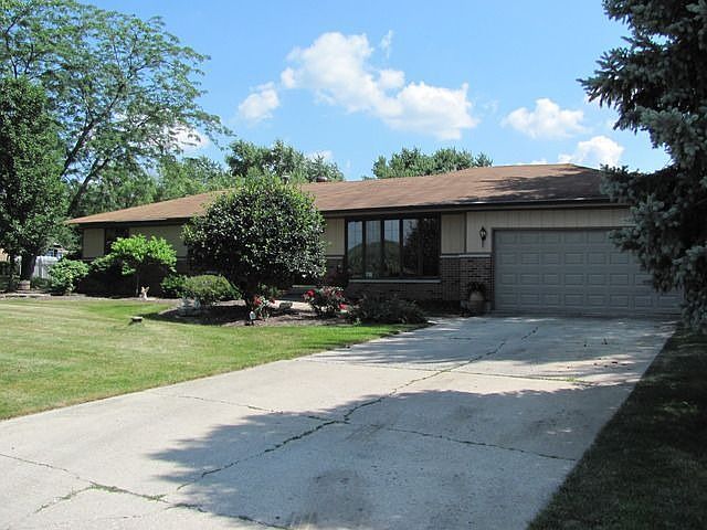 1st image of 1700 Illini Dr