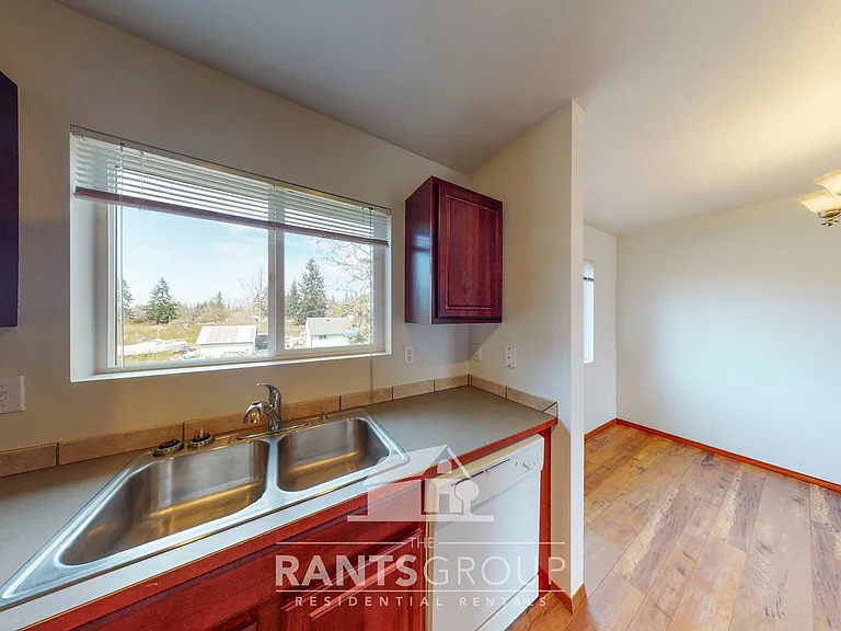 Crystal Springs Apartments — Photo 9