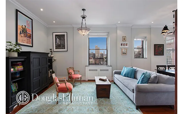 Sold by Douglas Elliman | media 21