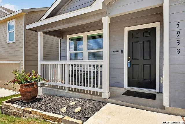 3 bed, 2.0 bath, 1474 sqft, $2,100 — Photo 3