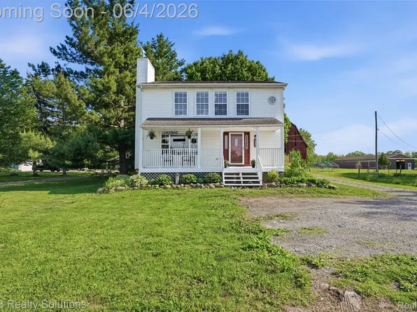 8820 Almont Rd, Almont, MI 48003