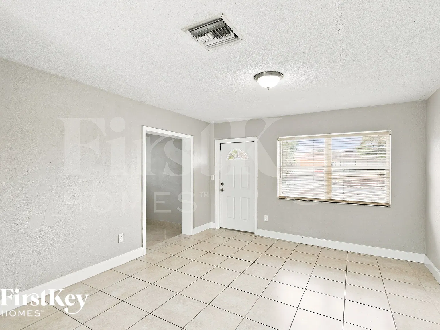 3 bed, 2.0 bath, 1222 sqft, $2,700 — Photo 2
