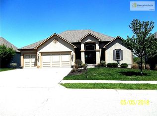 1016 SW Drake Cir, Lees Summit, MO 64082