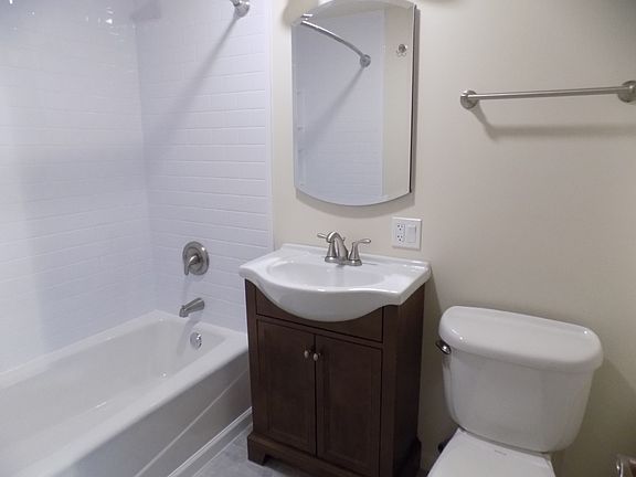 3rd image of 519 Hyacinth Pl #519