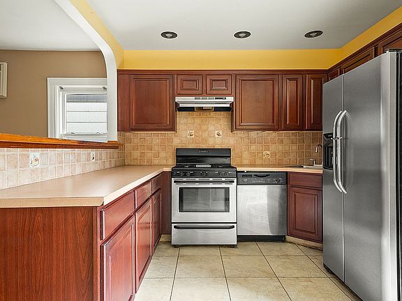 3rd image of 6107 Avenue