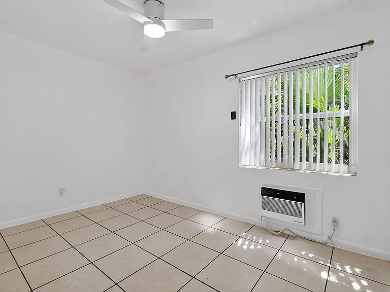 101 Blossom Ln #L — Photo 3