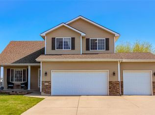 945 SE Bobwhite Ln, Waukee, IA 50263