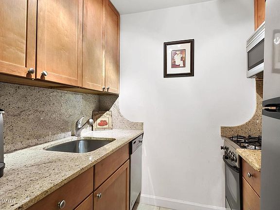 5th image of 305 E 40th St APT 3Z