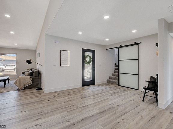 4th image of 905 El Camino Way