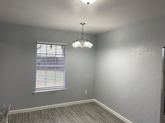 4th image of 1712 Parkhaven Dr