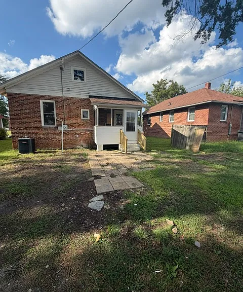 121 Richmond Ave — Photo 18