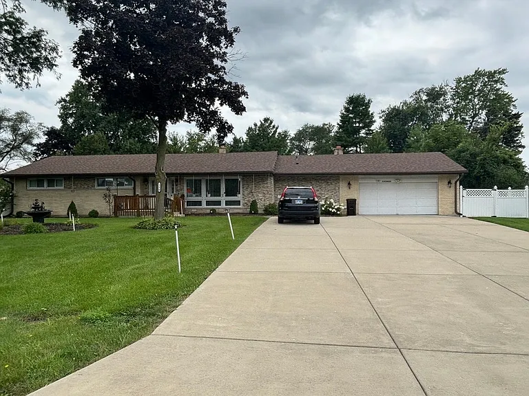130 Birchwood Rd — Photo 1